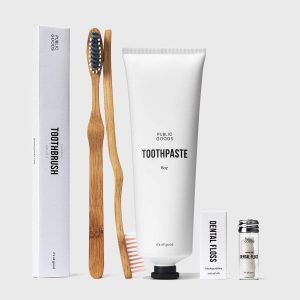 طقم العناية بالأسنان